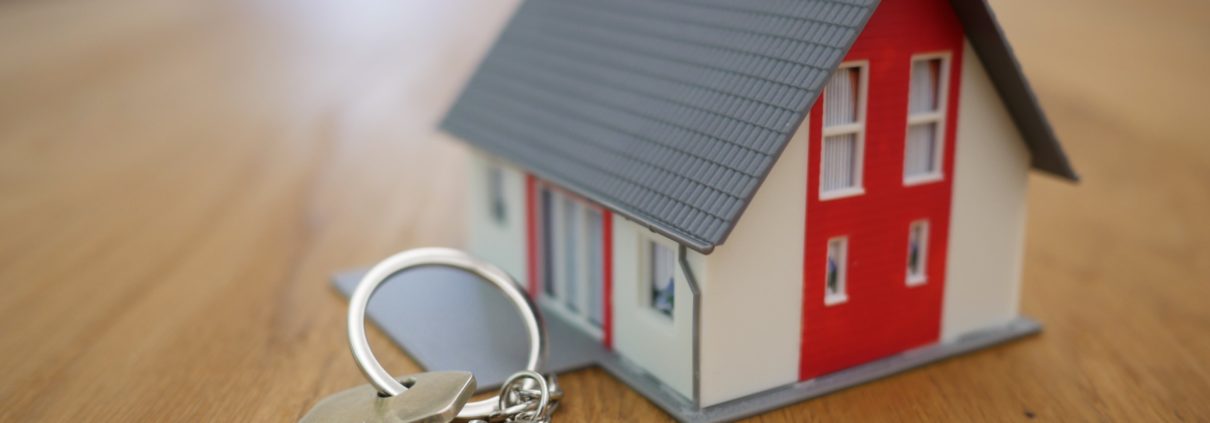 main, house with keys horizontal